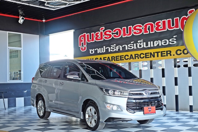 TOYOTA INNOVA [ 2.8 V ] CRYSTA AT ปี 2017 จด2018